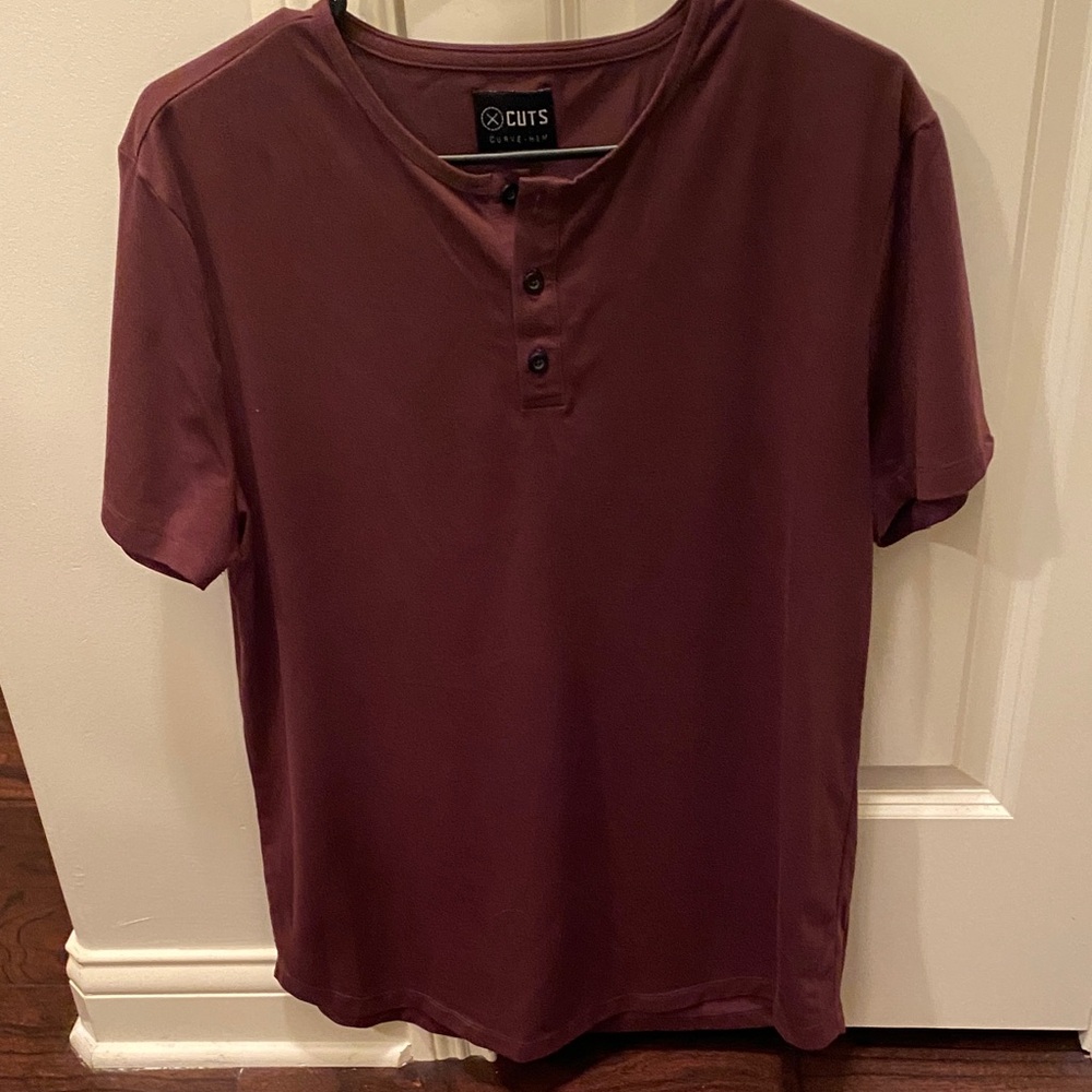 Cuts Clothing Men's Casual Burgundy Henley Shirt - curve hem